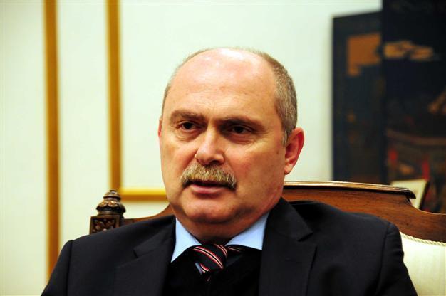 Turkeys Sinirlioğlu meets with top US officials