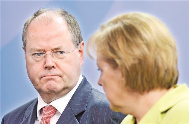 Conservative bloc of Merkel hits new high