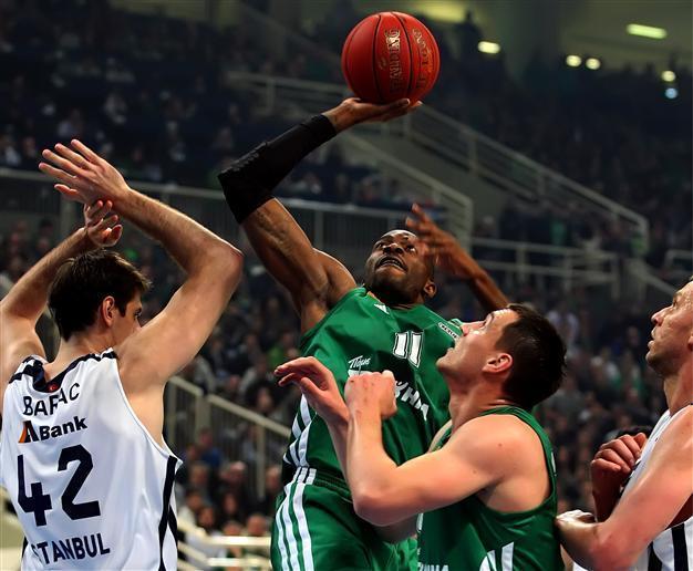 Anadolu Efes goes down to defeat amid fourth-quarter surge by Panathinaikos