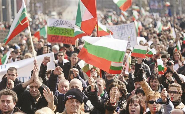 Unfazed by premier’s quit, Bulgarians take to streets