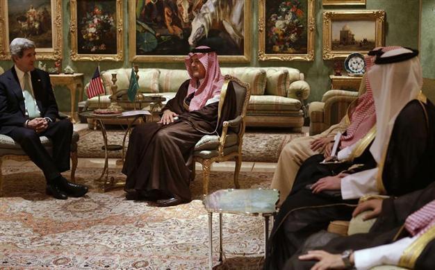 US Secretary Kerry holds talks with Gulf ministers in Saudi