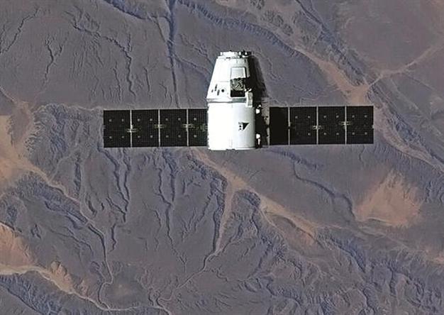 SpaceX’s capsule arrives at space station