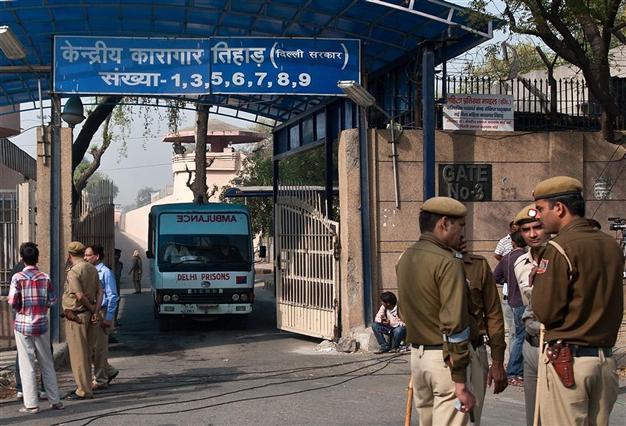 Accused in India gang rape hangs himself, said to be ringleader