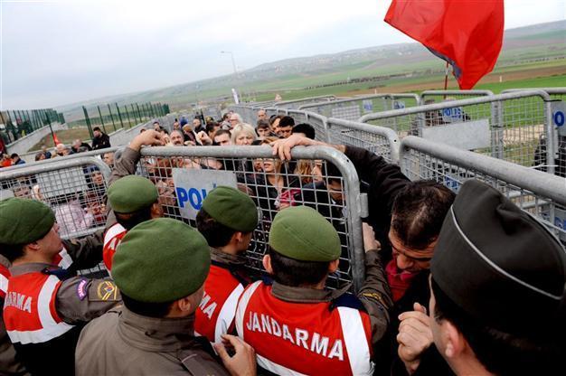 Soldiers, lawyer come to blows at Ergenekon courtroom
