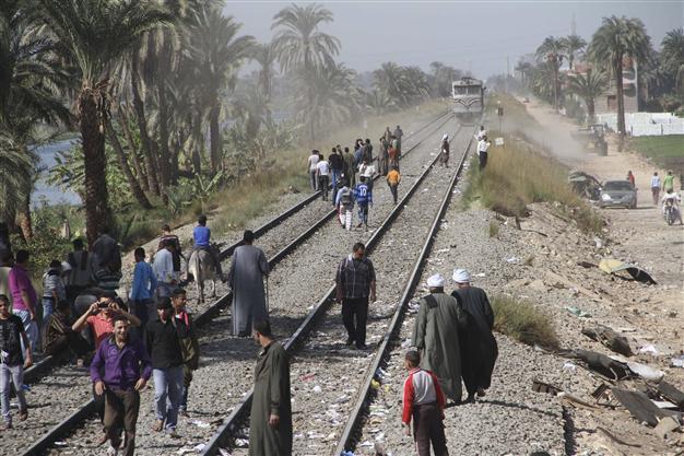 19 killed as Egypt train carrying troops derails: ministry