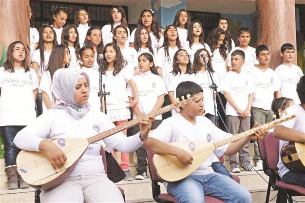 Adana children’s choir sings in five languages