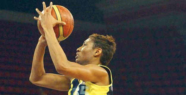 Fenerbahçe starts Final 8 with win