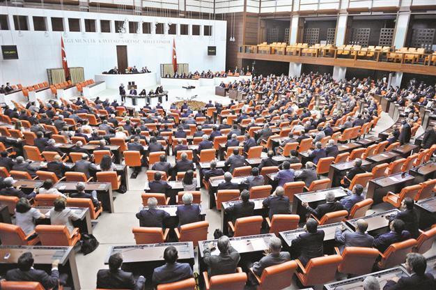 President Gül, parliament speaker sit down to discuss new charter