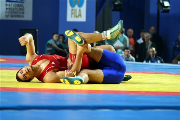 Akgül brings Turkey its first gold at the European Wrestling