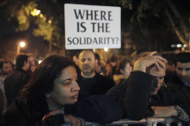 EU gives Greek Cyprus bailout ultimatum, risks euro exit