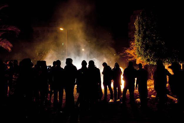 Egypt activists, Islamists clash outside Brotherhood HQ