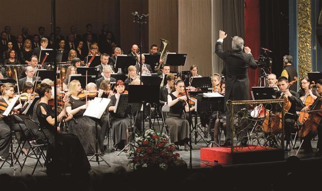 The Sarajevo Philharmonic Orchestra performs for Syria