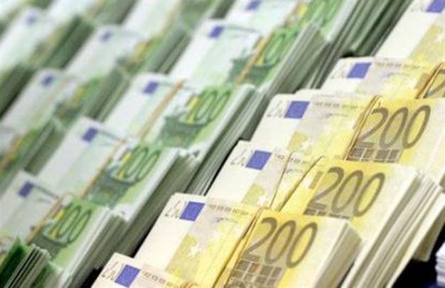 Cyprus imposes limits on cash taken abroad