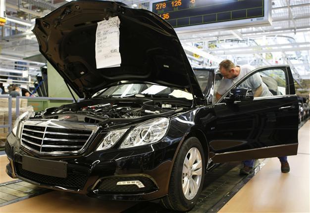 US investigating Mercedes E-Class fuel leaks