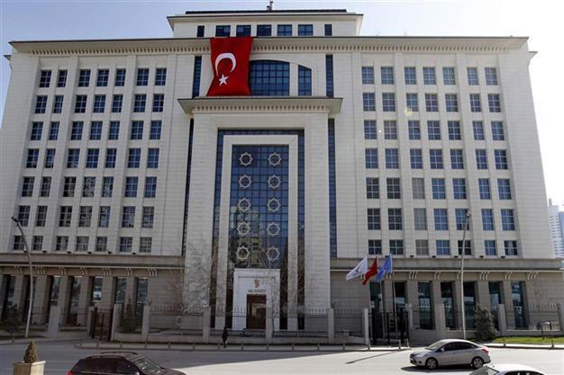 Double bomb attack hits AKP HQ, ministry building in Ankara