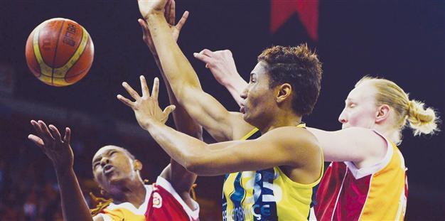 Fenerbahçe storms into the semifinals