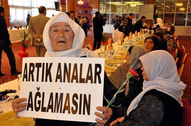 Mothers of slain soldiers and militants gather for peace lunch