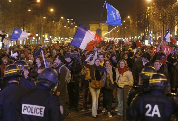 Gay marriage foes stage last-ditch protest in Paris
