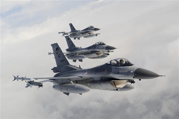 Turkish jets fly over PKK camps in northern Iraq for observation