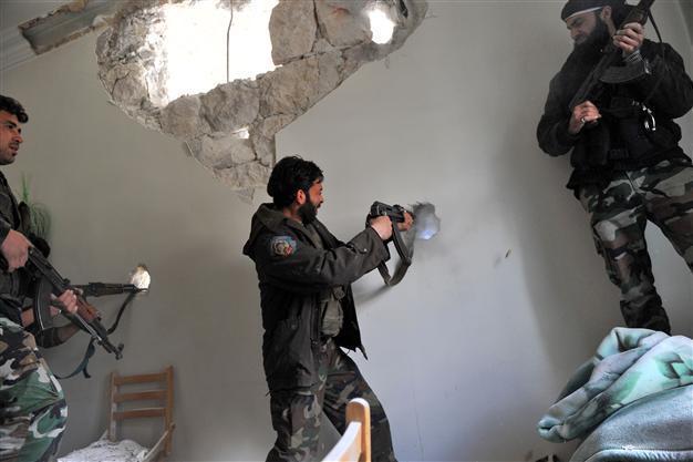 US training secular Syrian rebels: Officials