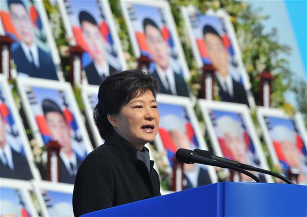 North Korea cuts military hotline with South