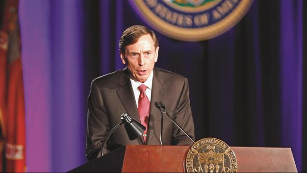 Former CIA chief apologizes for extramarital affair