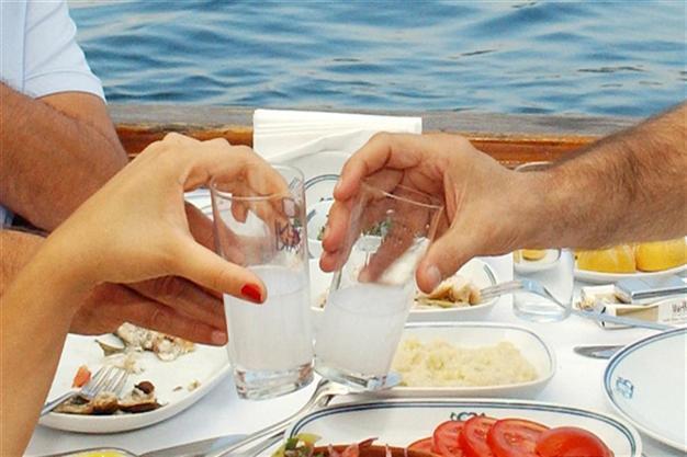 Alcohol ban in public spaces overturned by Turkish court