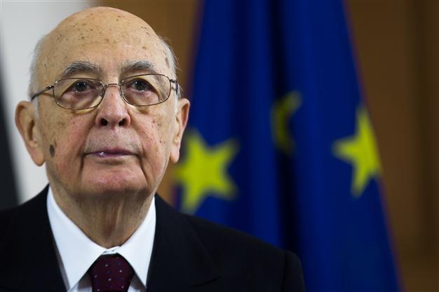 Italian president denies to resign, will stay to deal with crisis
