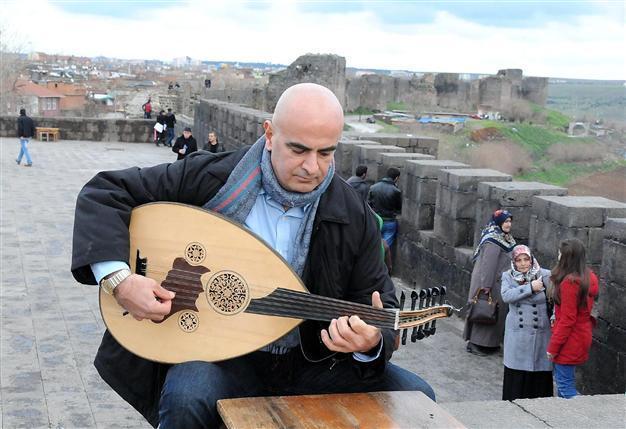 Master of oud of Armenian descent announces return to his hometown, Diyarbakır