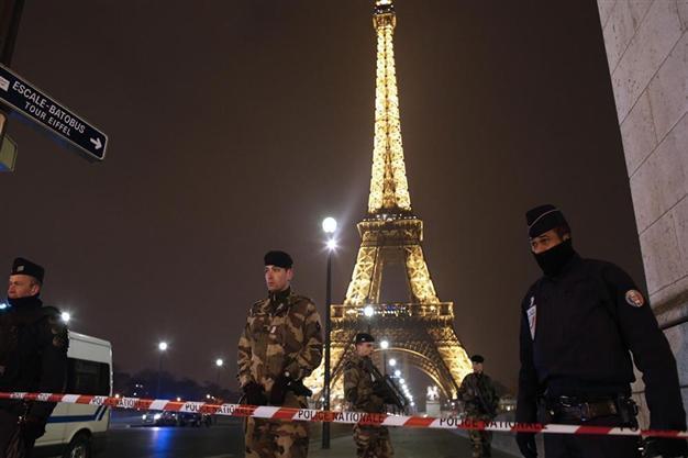 Eiffel Tower evacuated after bomb threat