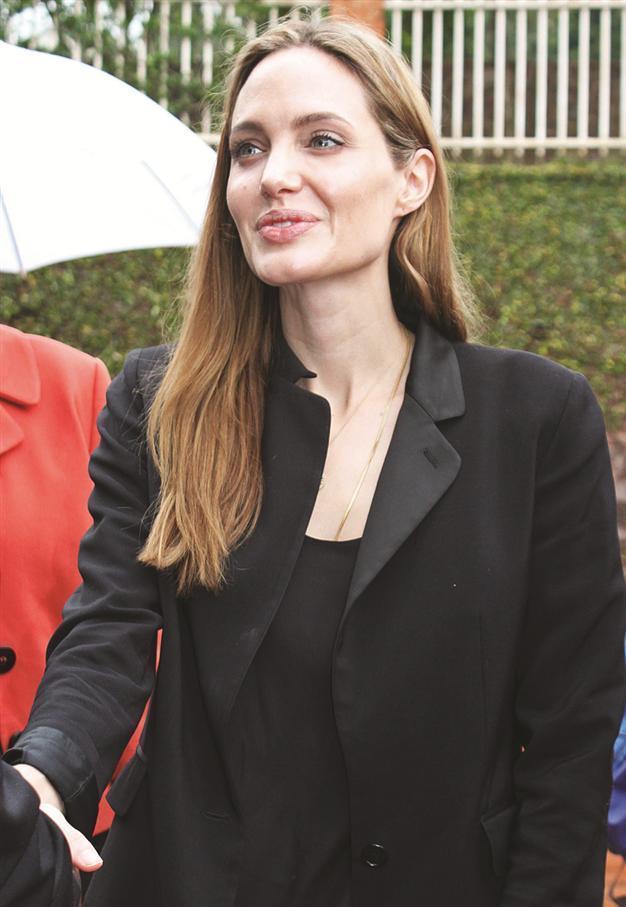 Angelina Jolie to sell jewelry line to fund schools