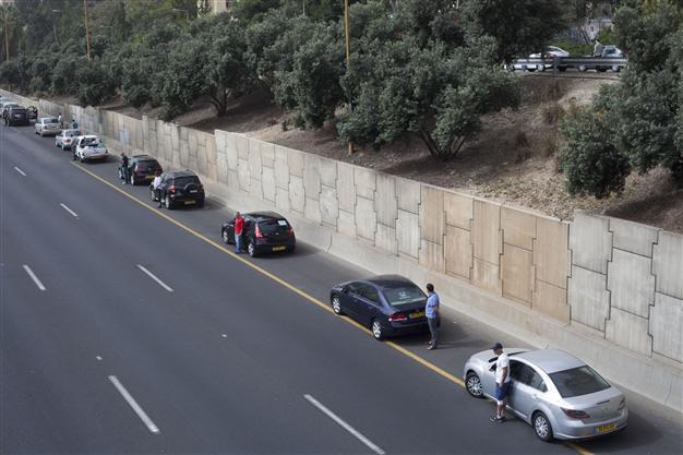 Israel falls silent to recall Holocaust victims