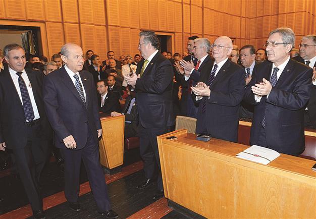 Gov’t, opposition cross swords over peace bid