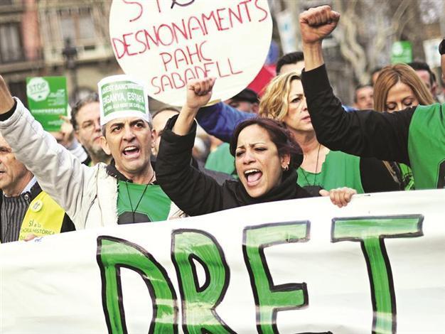 Thousands protest to finish evictions in Spain