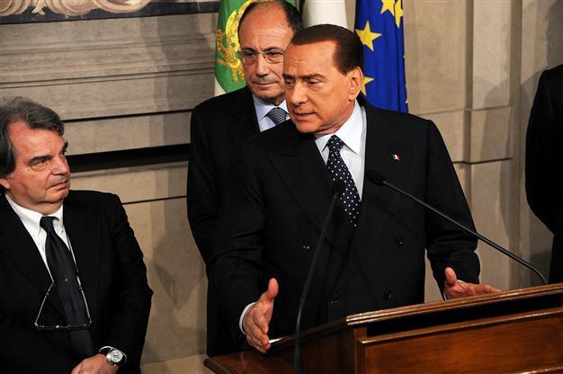 Italys Berlusconi calls for broad government or early vote