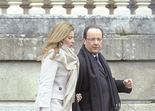 Majority of French seek reshuffle of government