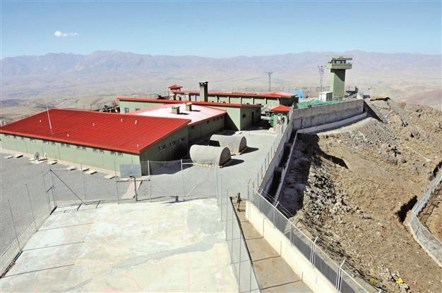 Construction of fortified border posts accelerated