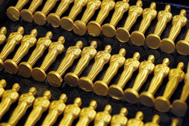 Argo vs Lincoln in knife-edge Oscars