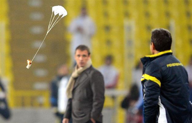 Fenerbahçe fans send flares into stadium despite UEFA ban