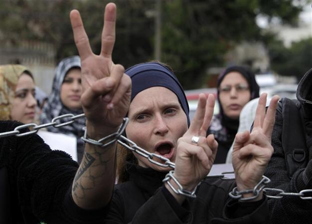 Palestinians protest as hunger strikers in hospital