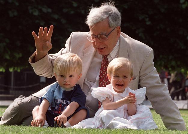 Nobel laureate, test tube baby pioneer Robert Edwards dies