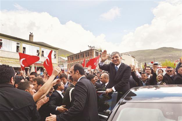 President Gül enjoys popular interest in eastern provinces
