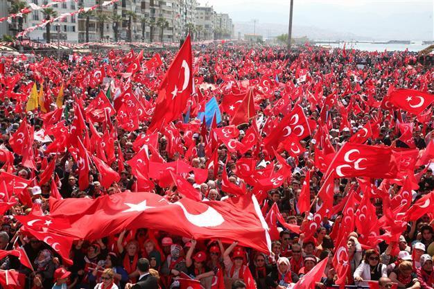 Nationalist party gathers huge crowds in İzmir in reaction to peace process
