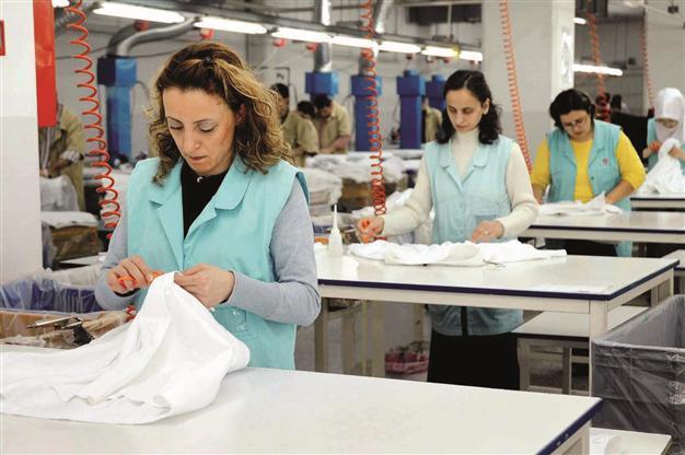 One of every three working women employed in unpaid family works