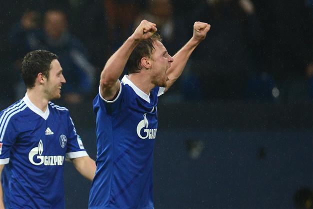 Schalke beat archrivals Dortmund 2-1 sending a warning signal to Galatasaray