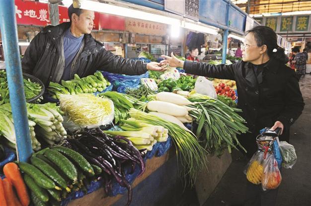 Moody’s lowers China outlook
