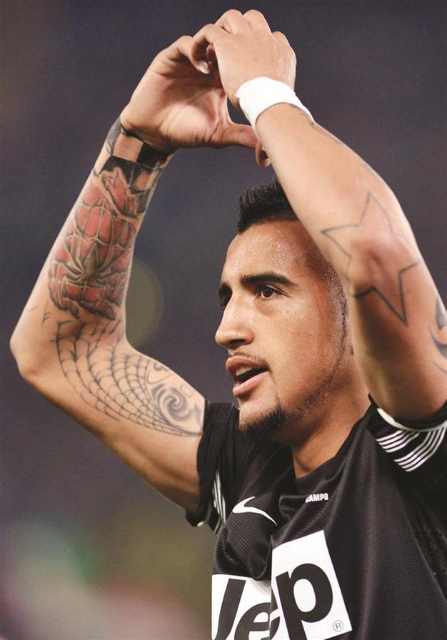 Juventus Vidal goals carry team closer to title with Lazio win