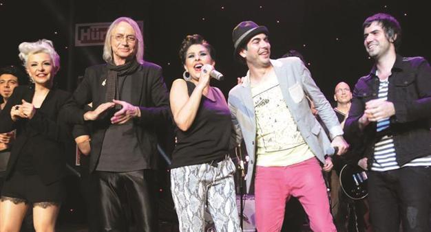 Nilüfer and Turkish rock singers play against domestic violence