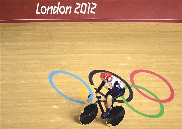 Brit Olympic legend Hoy retires
