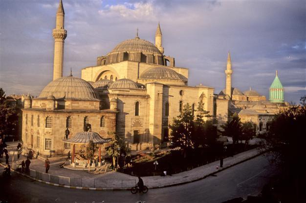 Men caught smoking pot in mosque in Anatolian city